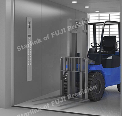 Roomless large freight elevator