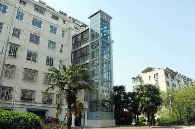 Installing outdoor elevators to help old communities and facilitate the elderly's life - FUJI Precision Elevator